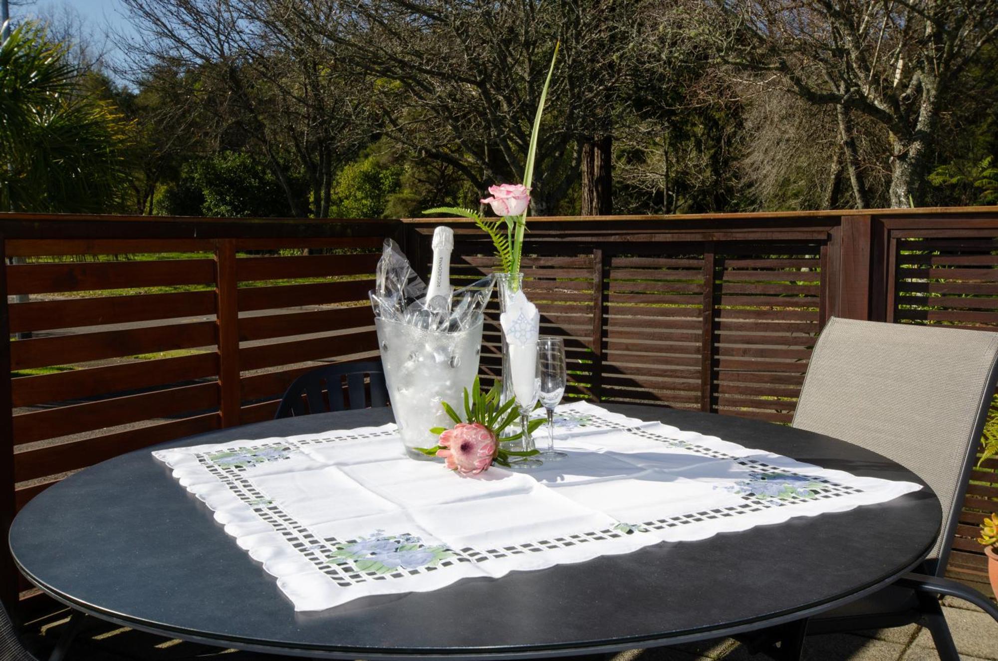 Tarawera River Lodge Motel Kawerau Kültér fotó